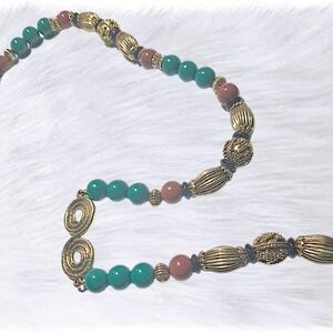 .Multicolor Beaded Necklace